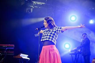 2795_caro_emerald