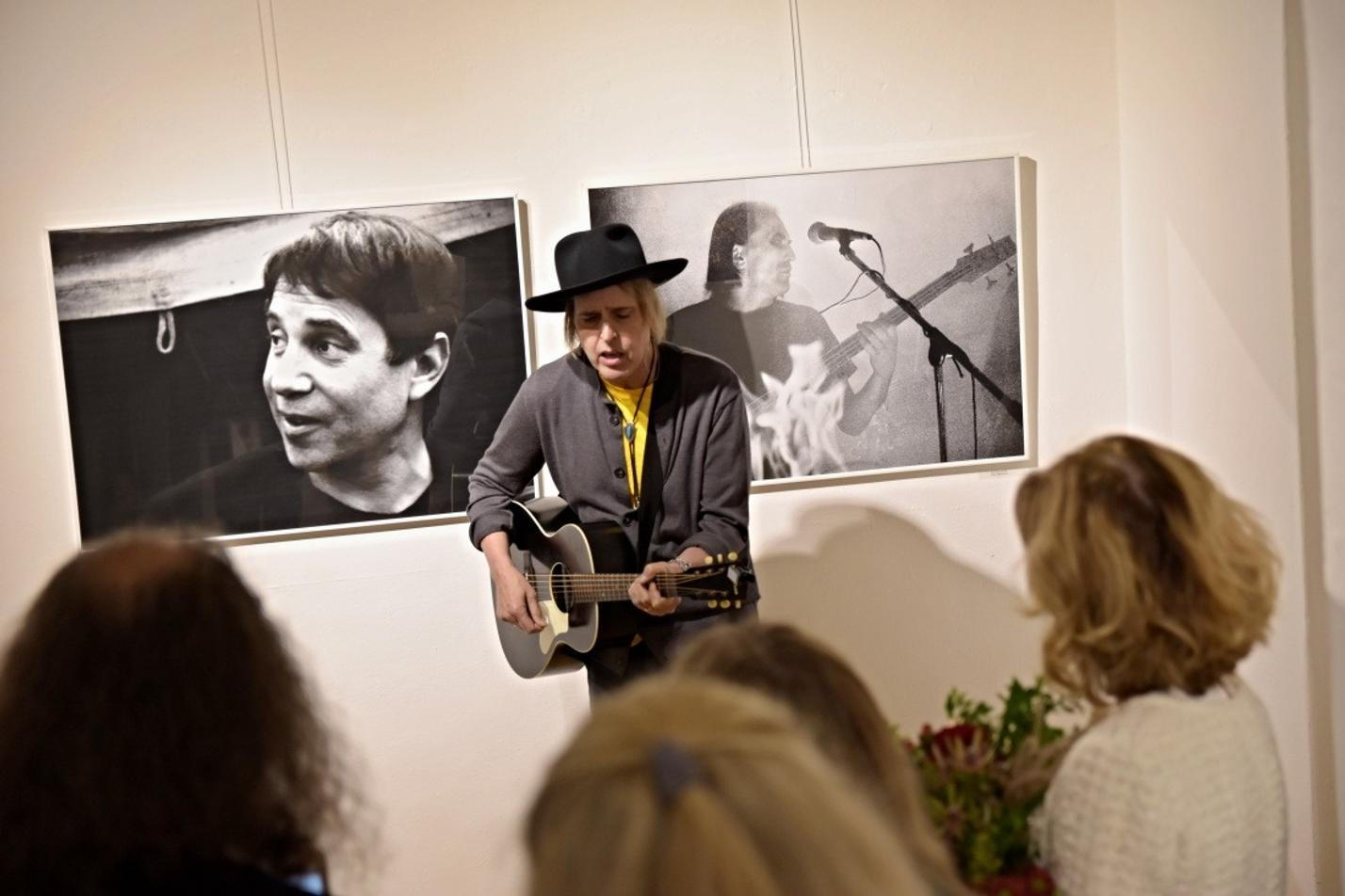 1-Fotografie, které hrají - vernisáž