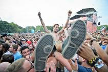 6790_crowd