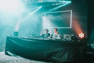 06_Booka Shade