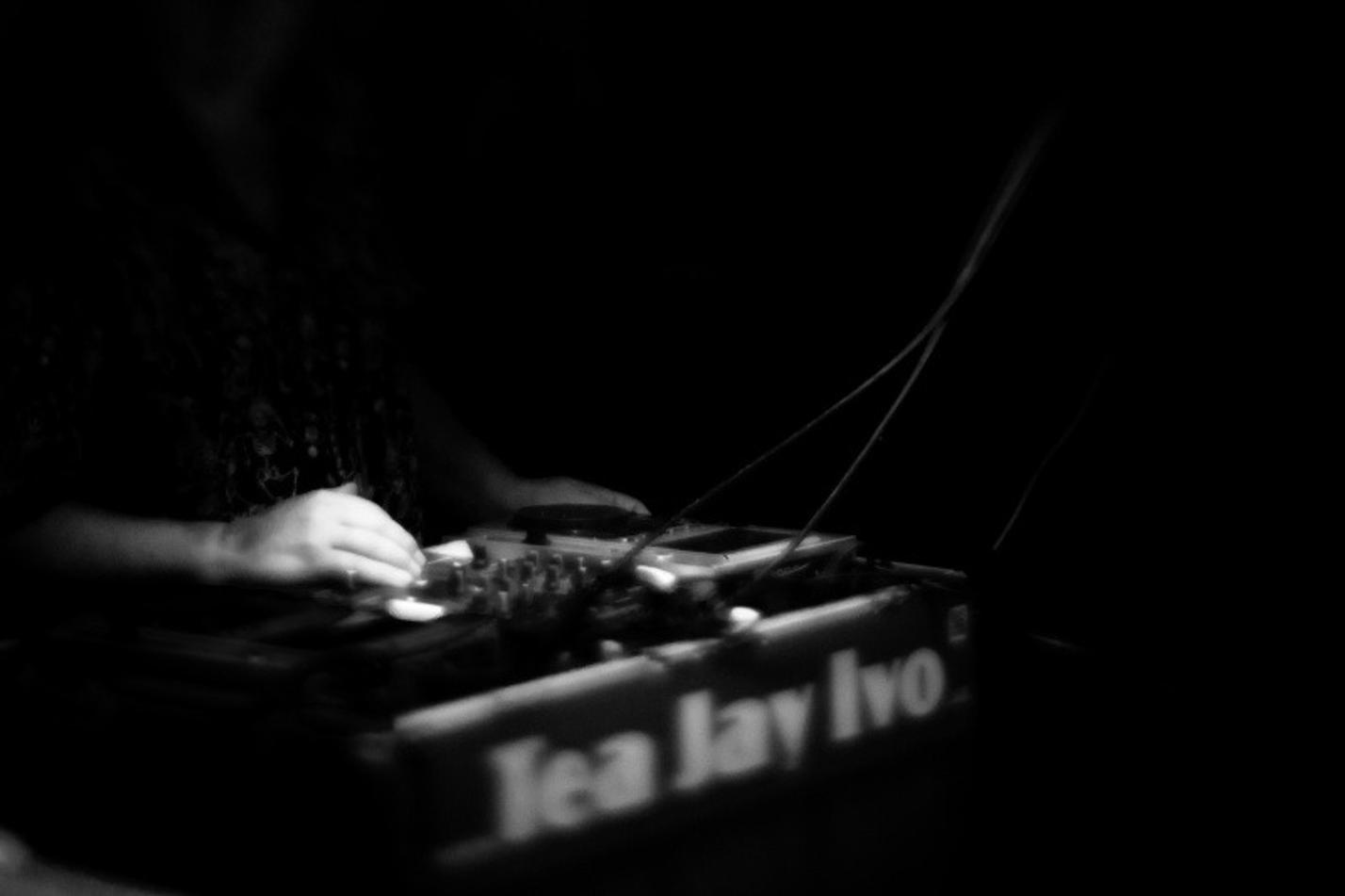 15 Tea Jay Ivo
