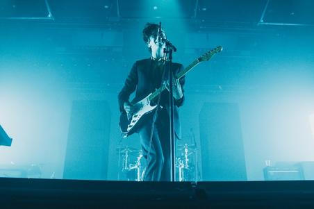 The 1975 04