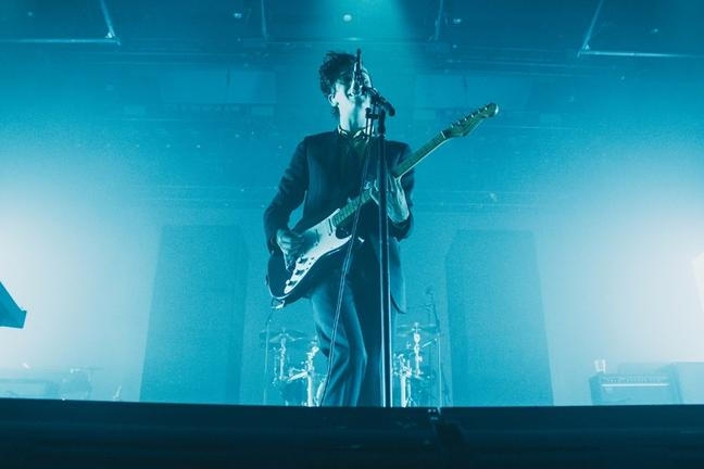 The 1975 04