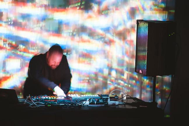Com Truise (3)