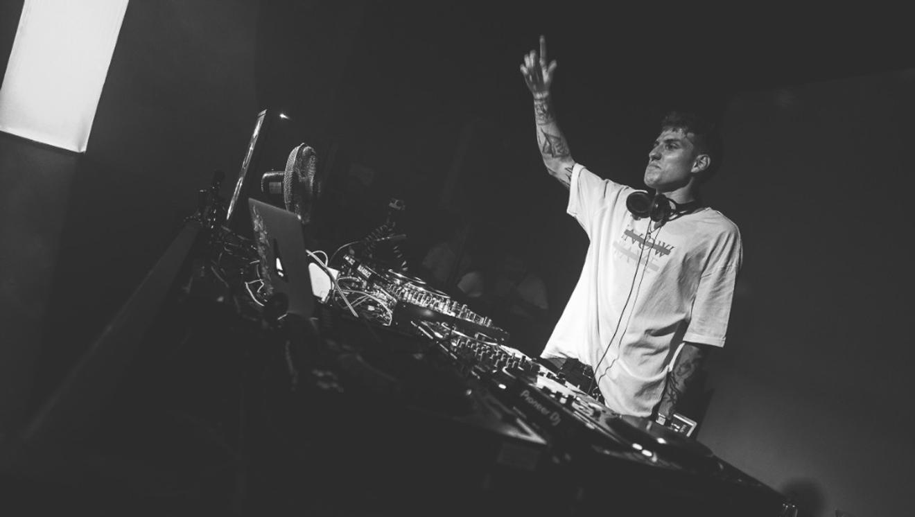 01_Nobody Listen