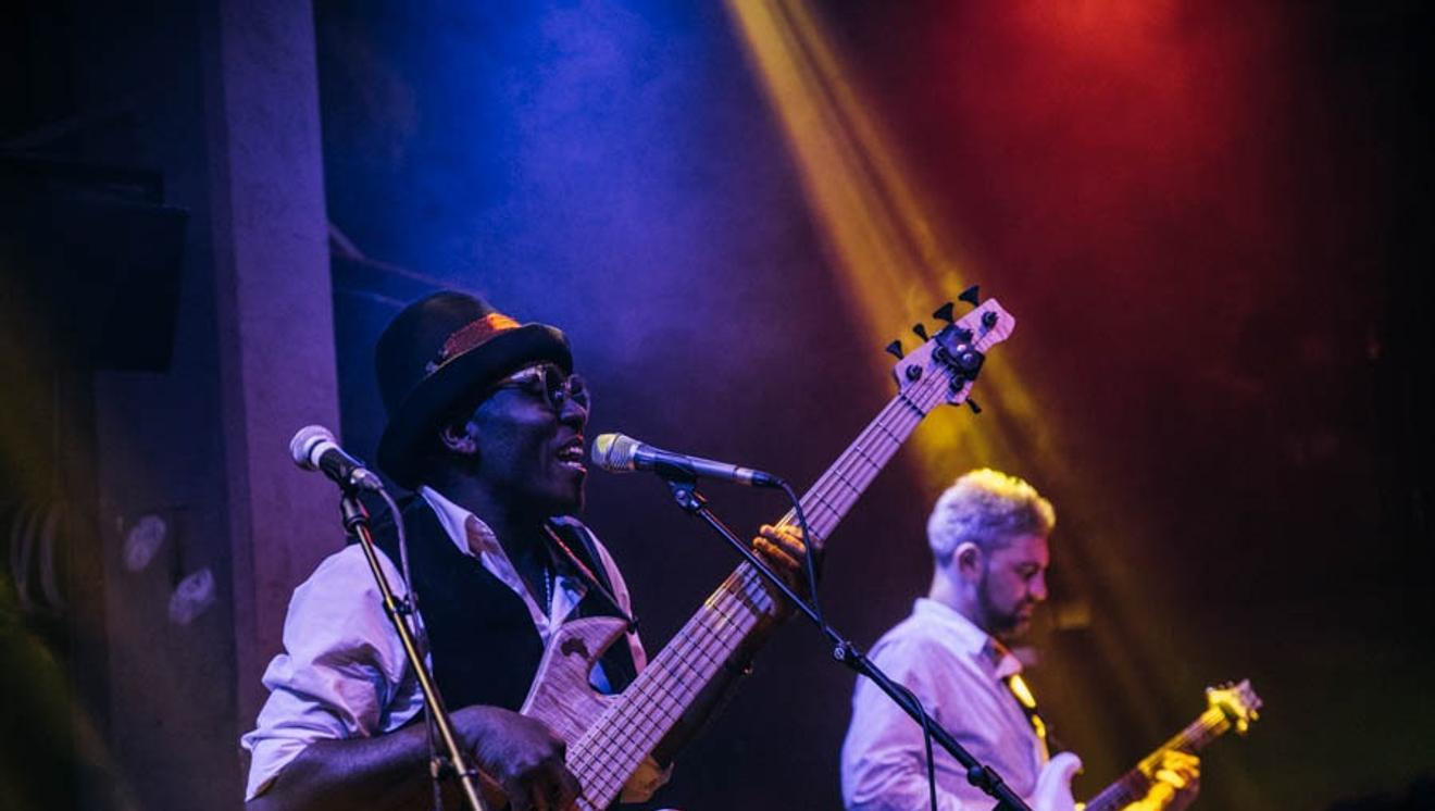 Richard Bona - 8383