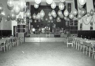 Mir_podium_zacatek_90_let