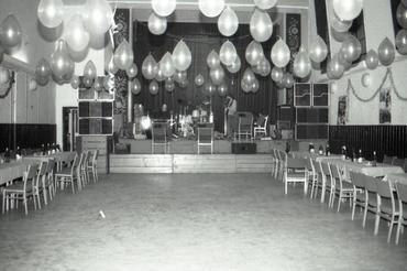 Mir_podium_zacatek_90_let