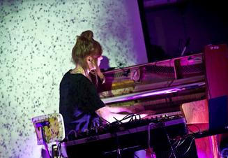 07_Poppy_Ackroyd_22_10_2015_Praha_v_Brne