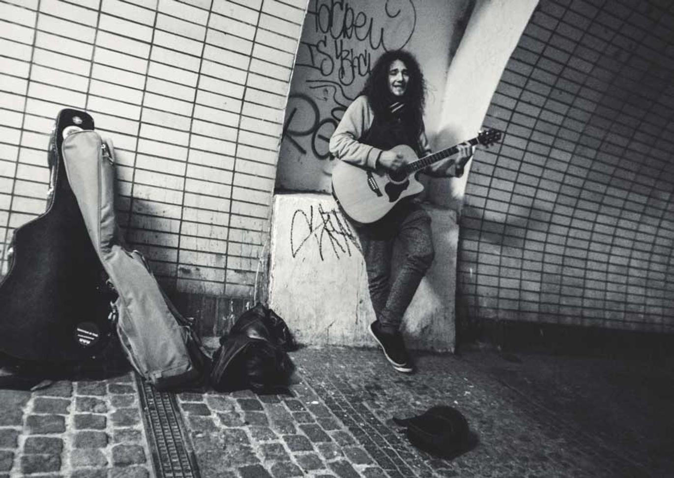 Busking v tunelu