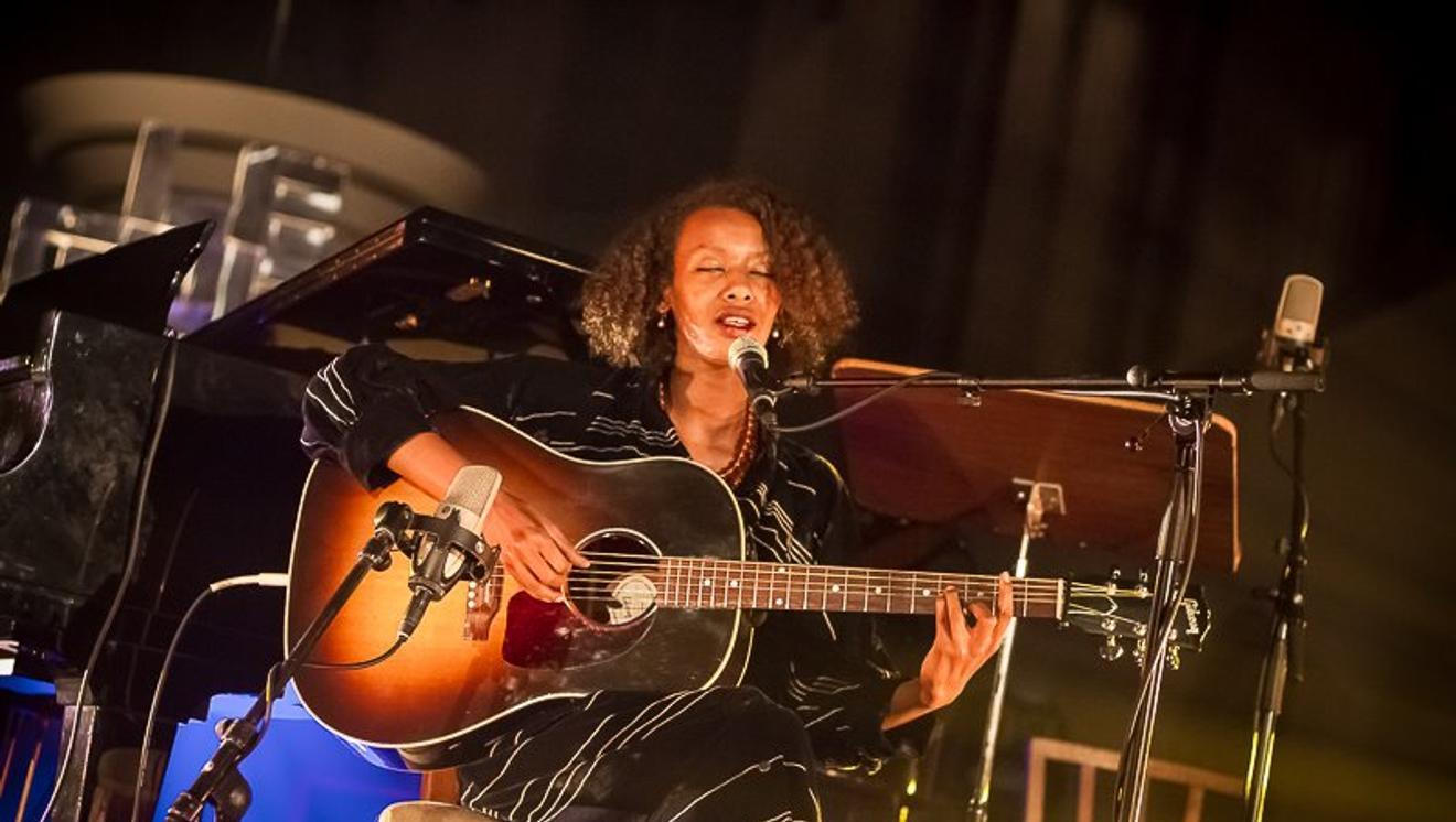 01_Mirel_Wagner_Le_Guess_Who_2015