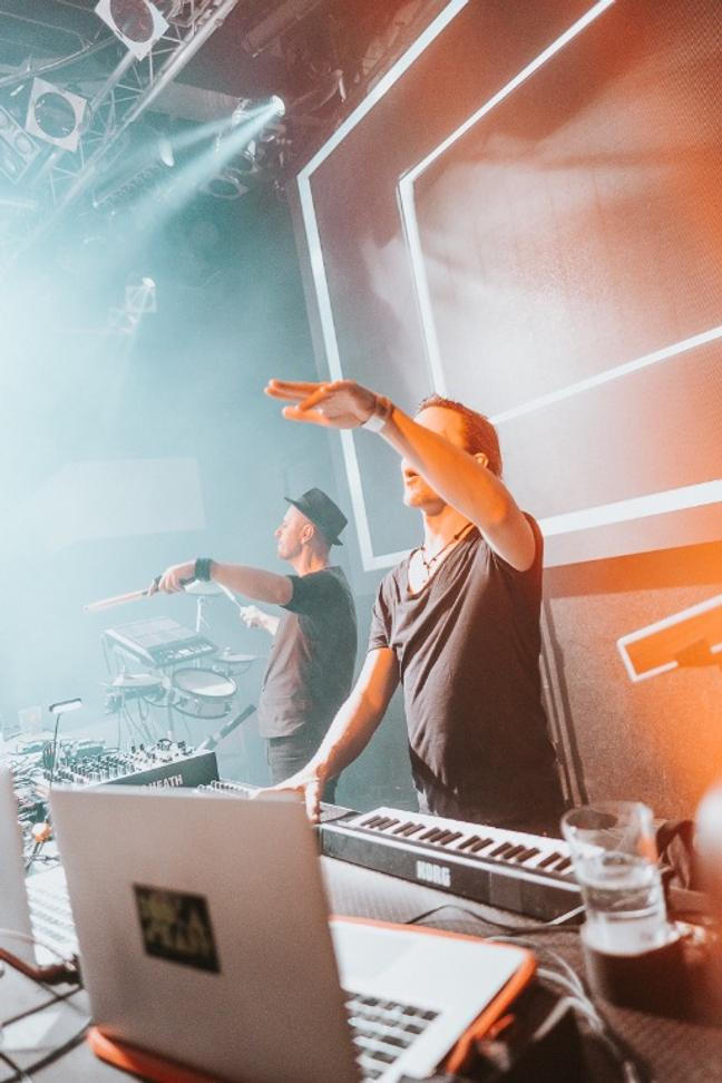 09_Booka Shade