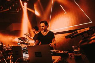 10_Booka Shade
