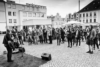 Odeur de violettes na náměstí v TA (DIY fest)