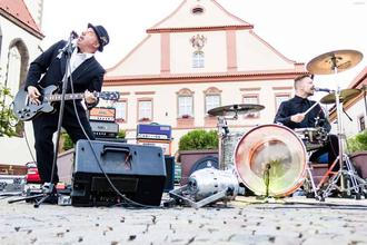 Arrogant twins Stánek-náměstí Tábor