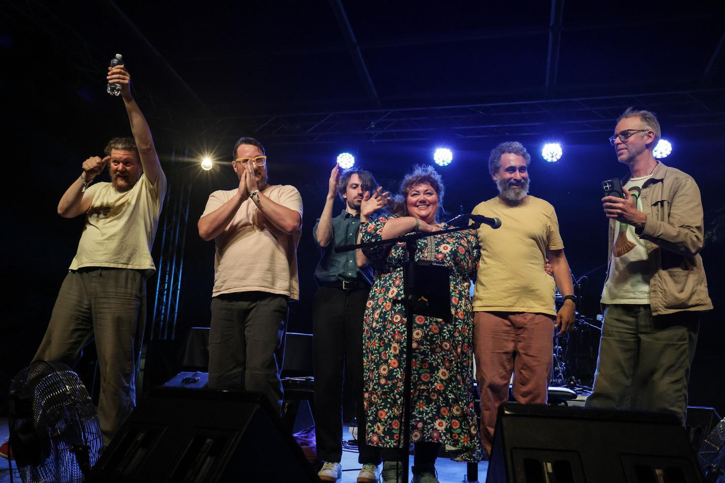 Ríoghnach Connolly & Honeyfeet