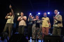 Ríoghnach Connolly & Honeyfeet