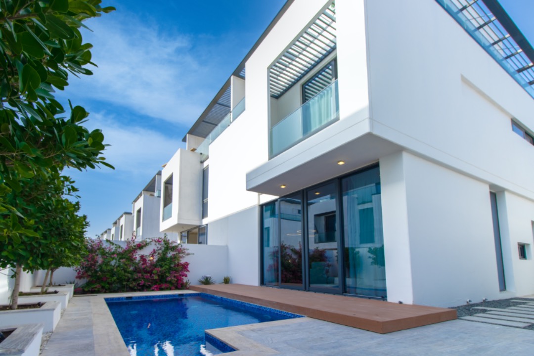 Luxury Living - Beachfront Property - Freehold