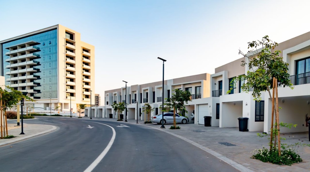 2 Bedroom Townhouse for Sale in Mina - Spacious &amp; Modern Interior