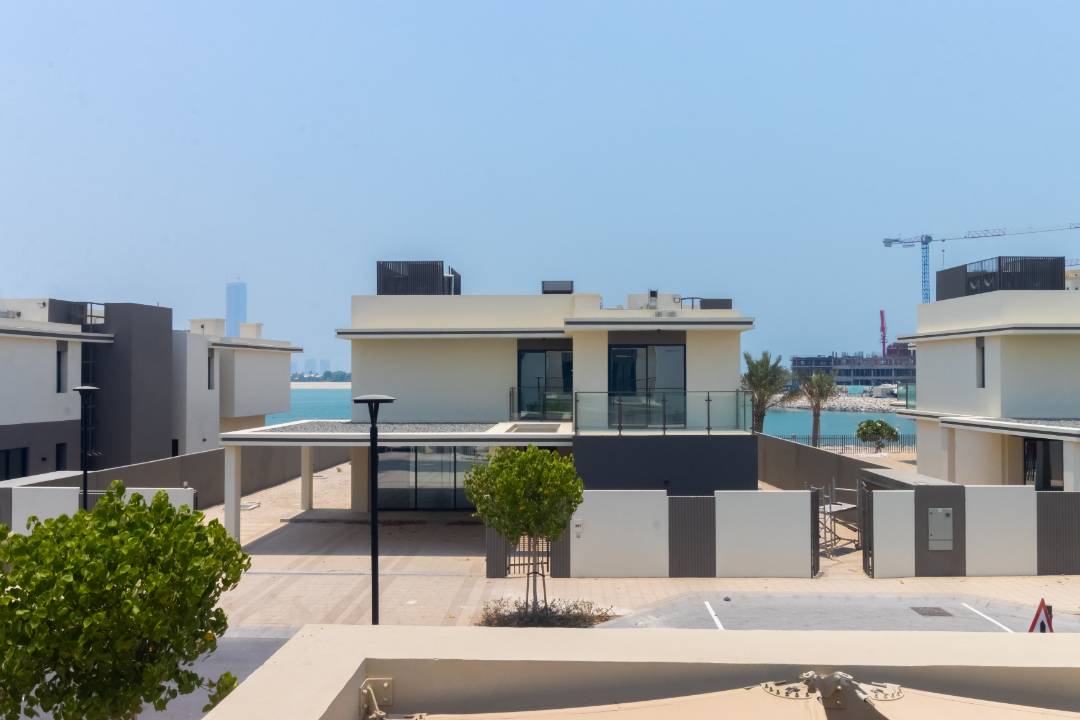 Hot Deal - 2-Bedroom Townhouse for Rent - Al Hamra Village