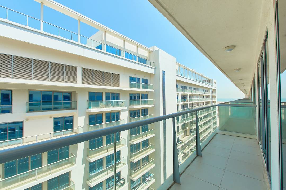 Beachfront Living - Two Bedroom Apartment- Chiller Free