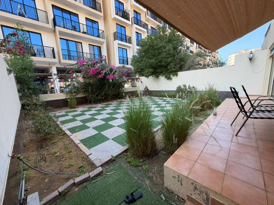 4 Bedroom Townhouse for Rent in Al Hamra Village - Community Views