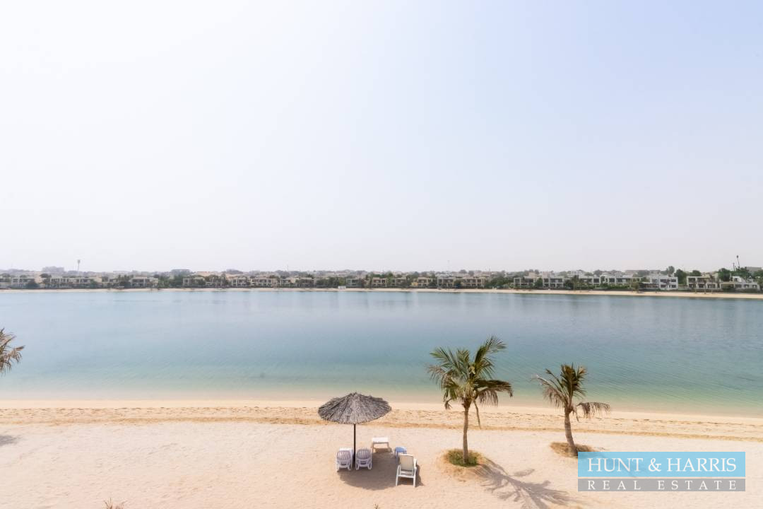 2 Bedroom Townhouse for Sale | Excellent Furnishing | Mina Al Arab