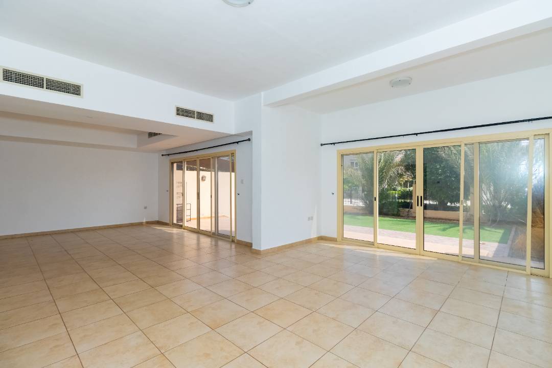 Spacious 3 Bedroom Townhouse For Sale in Al Hamra Village