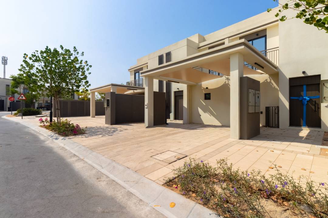 2 Bedroom Townhouse for Rent Falcon Island Al Hamra Village