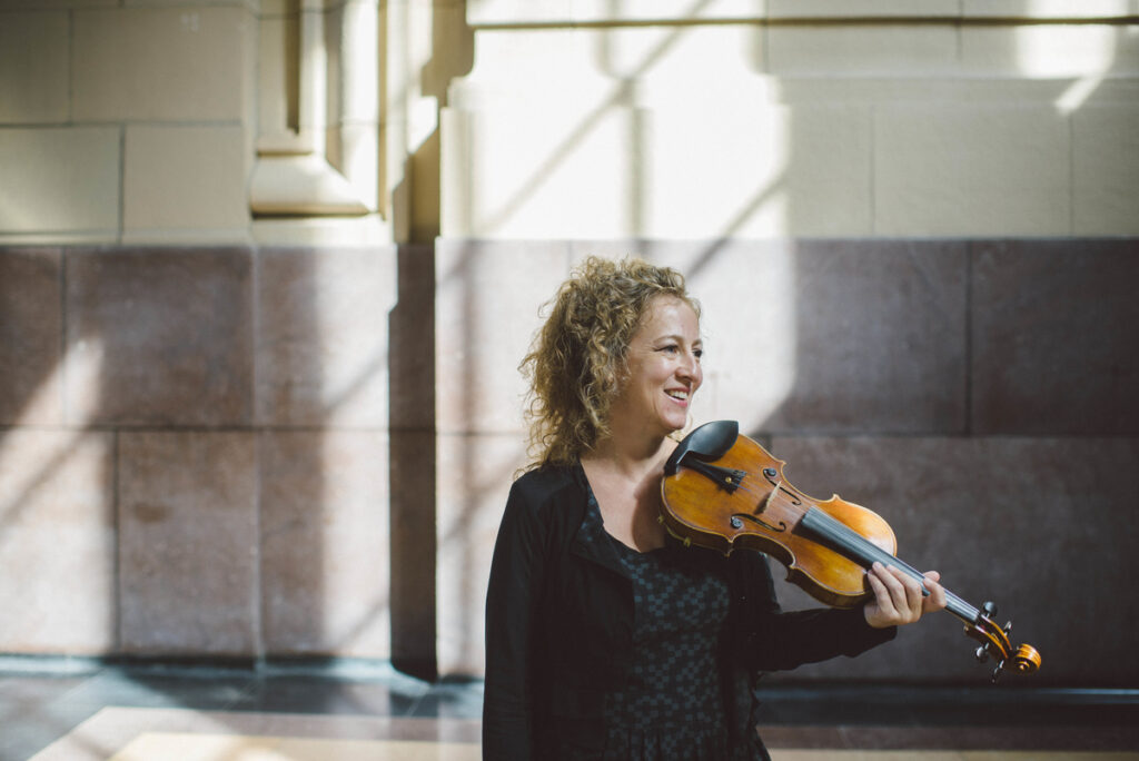 Liz Knowles holding fiddle