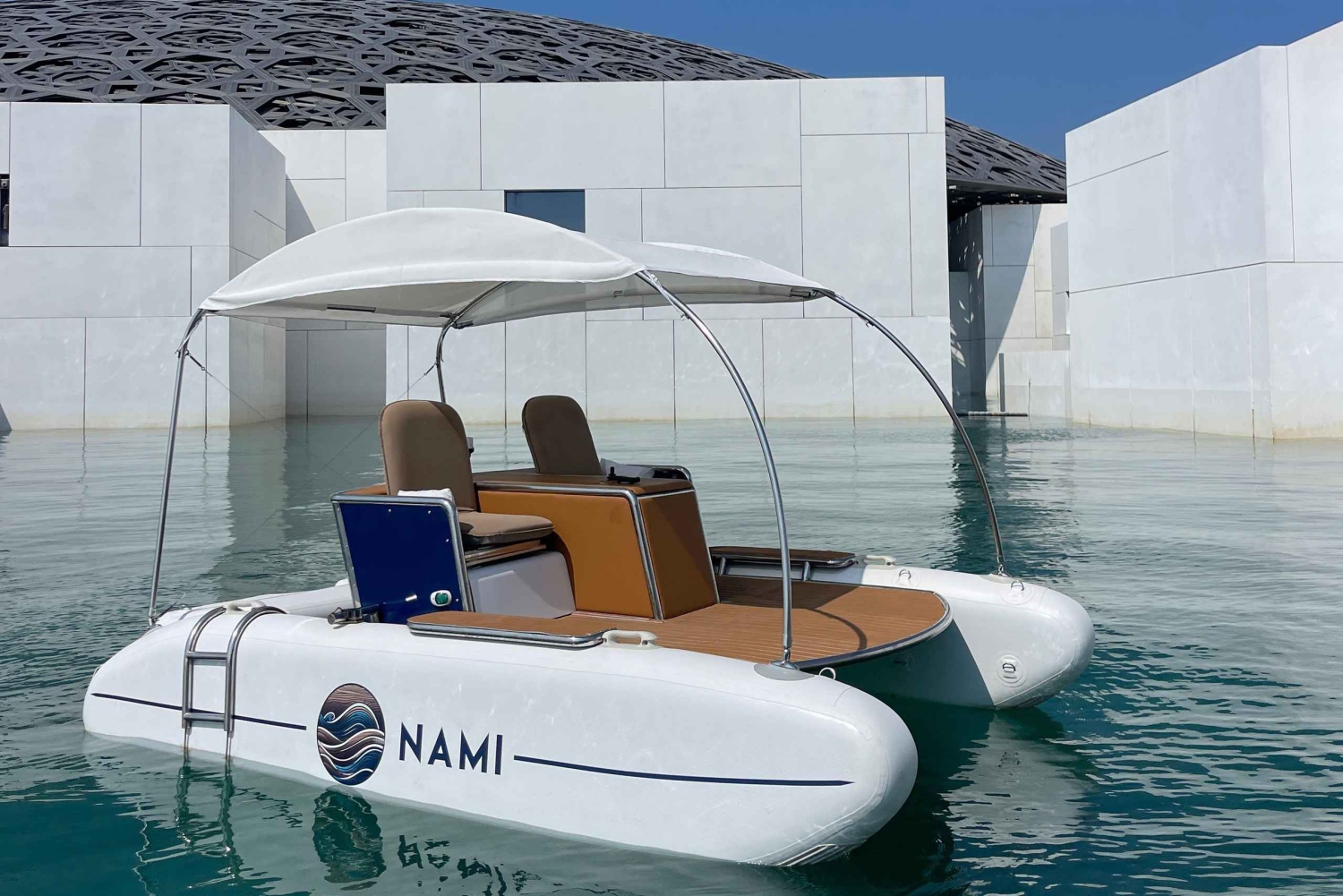 Abu Zabi: luksusowy rejs elektrycznym katamaranem do Luwru