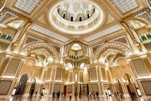 アブダビのウォーキングツアー：シェイク・ザイード・モスクと図書館をご訪問ください