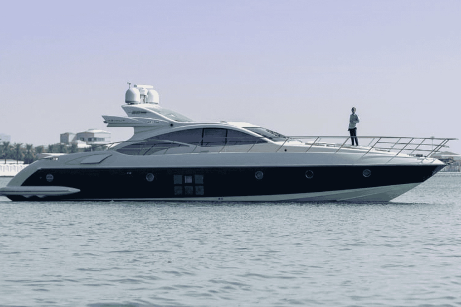 アブダビ ヨットチャーター：2:00PM から 8:00PM までの 6 時間ツアー