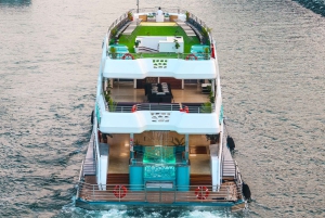 Abu Dabi: paseo en barco con cena y buffet en un megayate en Yas Marina Bay