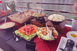 Abu Dabi: paseo en barco con cena y buffet en un megayate en Yas Marina Bay