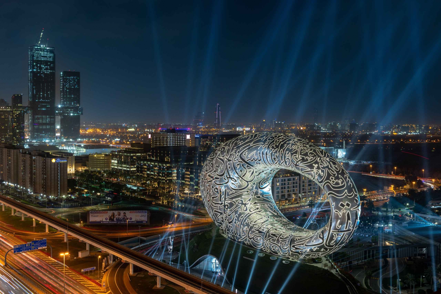 ドバイ＆アブダビ都市と砂漠のフレキシブルレイオーバーツアー