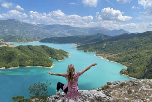 アルバニアボヴィラ湖ジープサファリ（観光ポイント付き