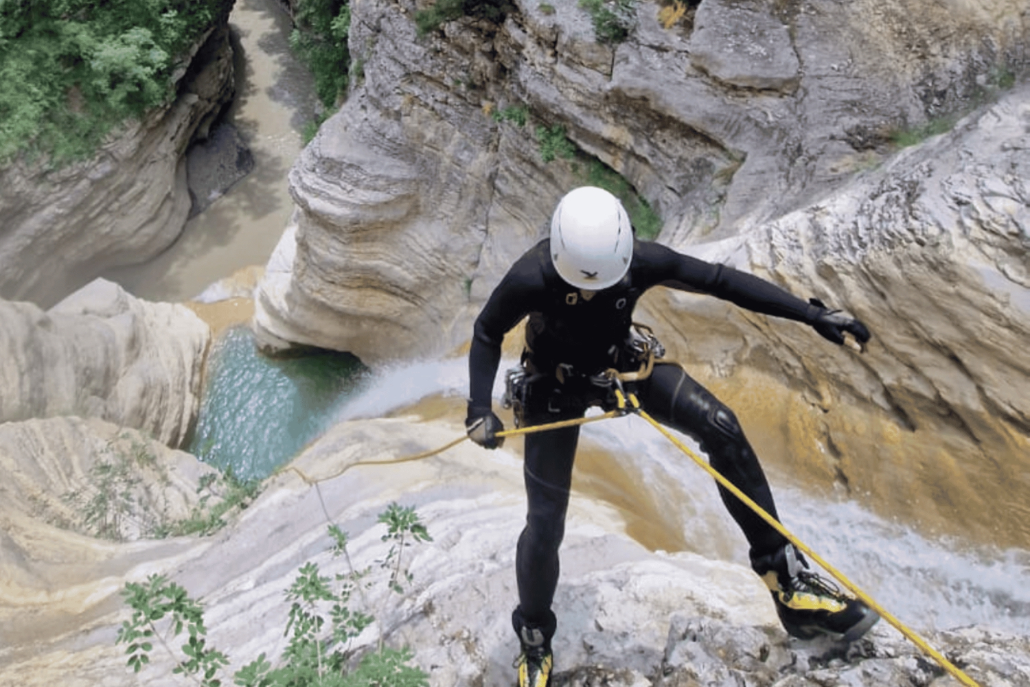 Canyoning à Osumi : aventure à la cascade de Bigazi