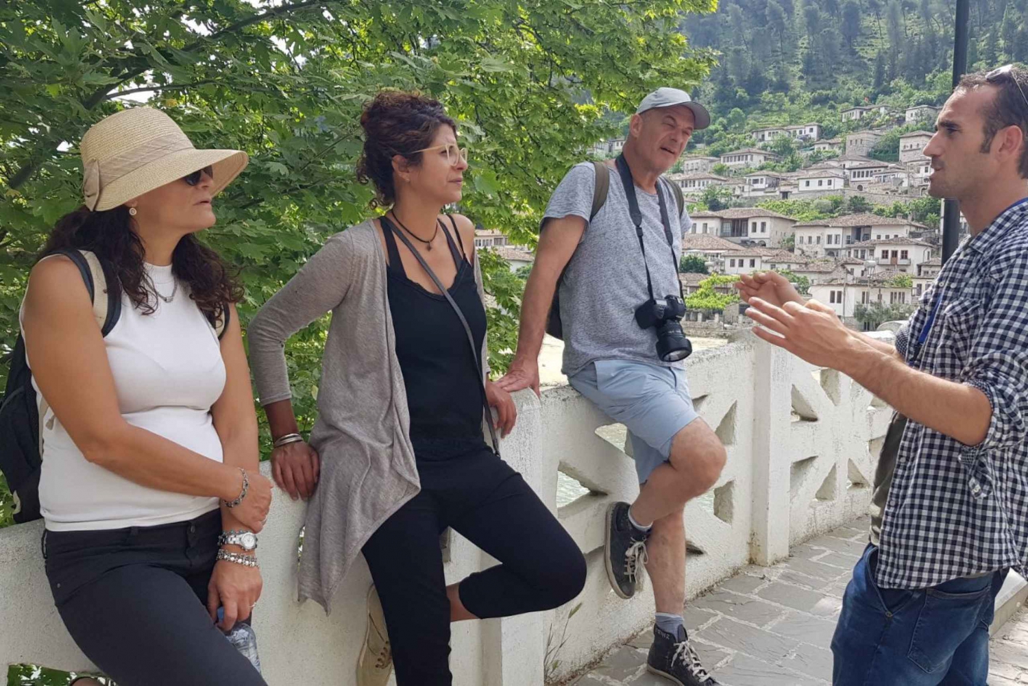 Visita guiada a pie de Berat con guías expertos