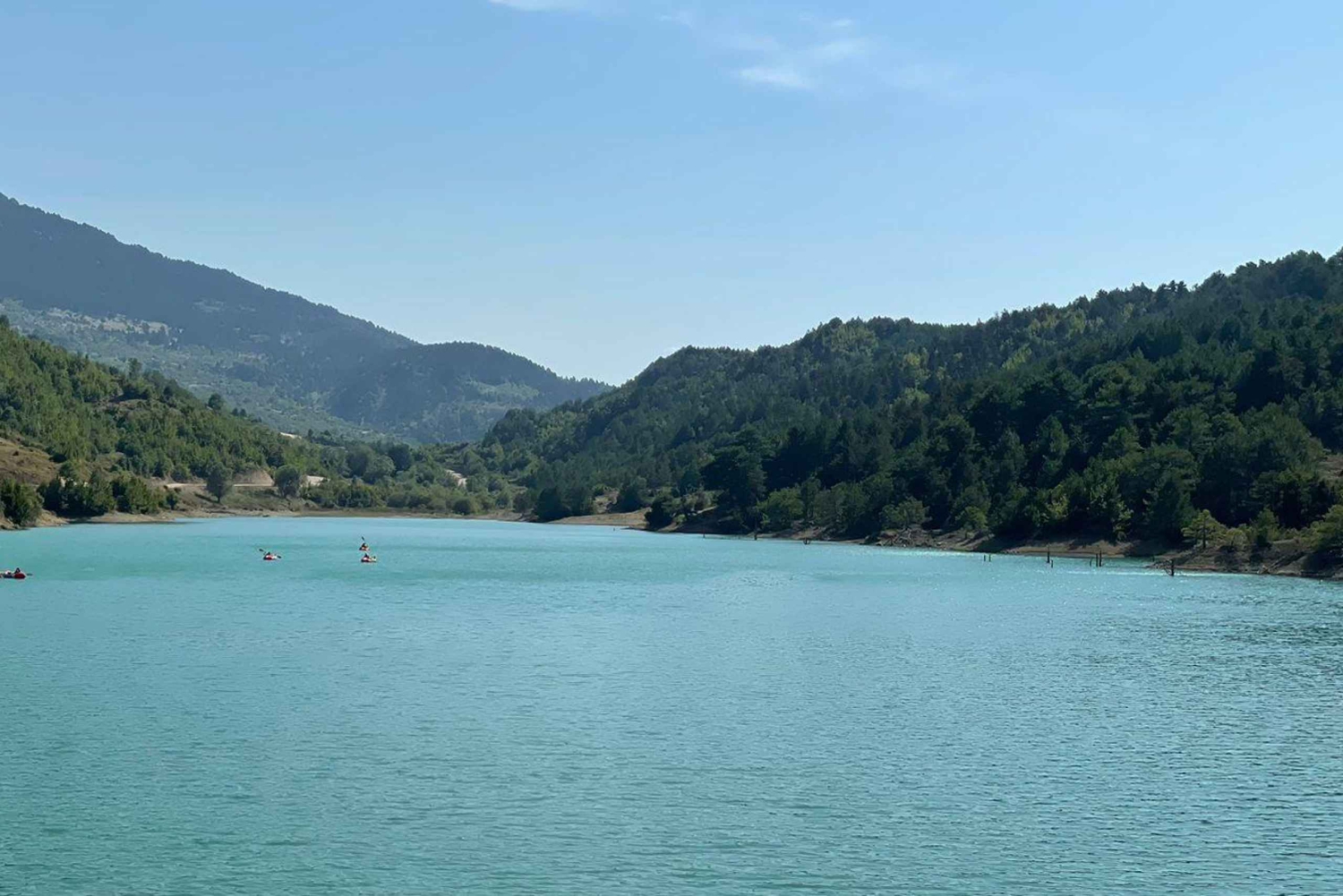ベラト：トモル山とダルデ湖日帰りツアー