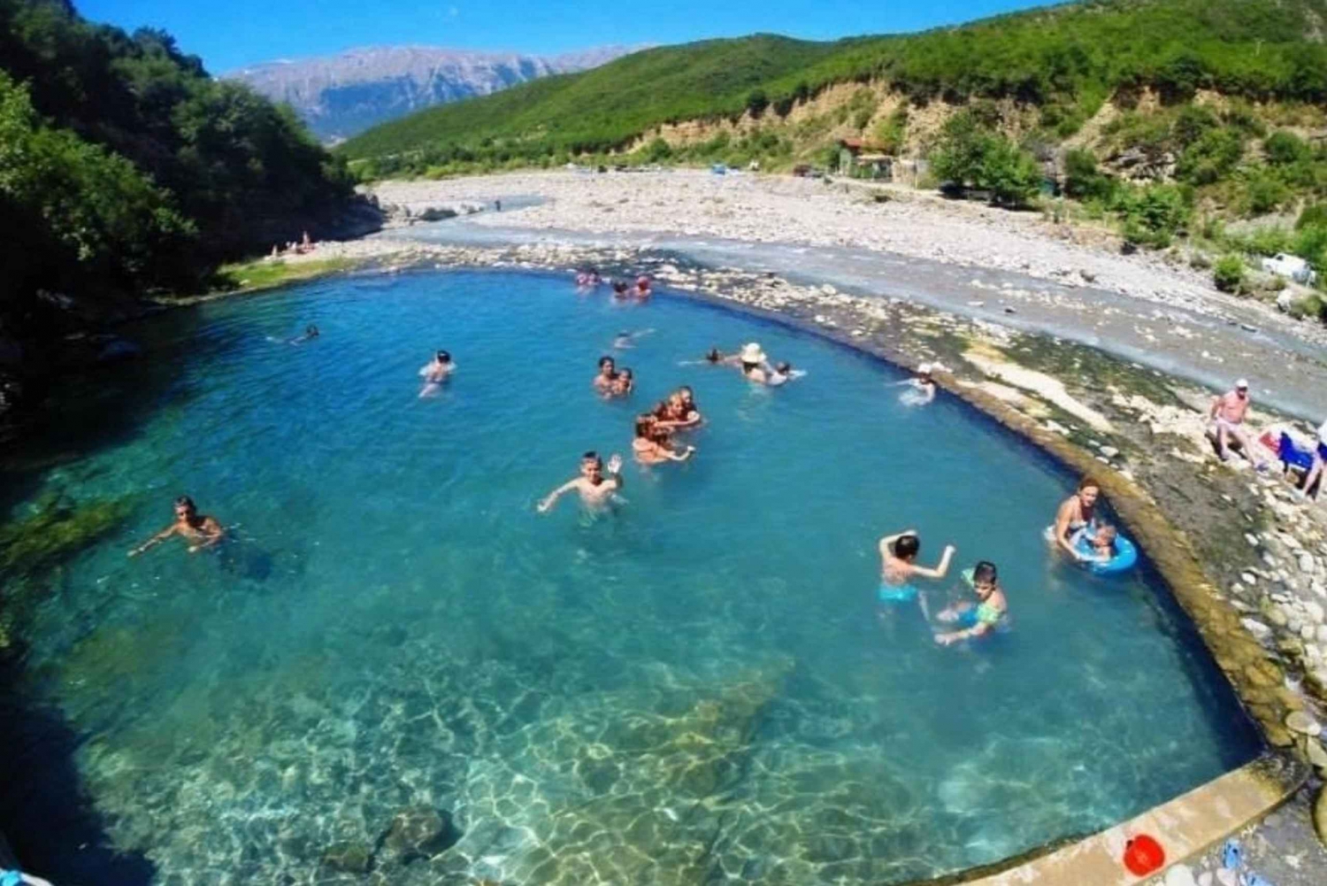 Udforskning af kløften og flodvandring i Langarica-kløften