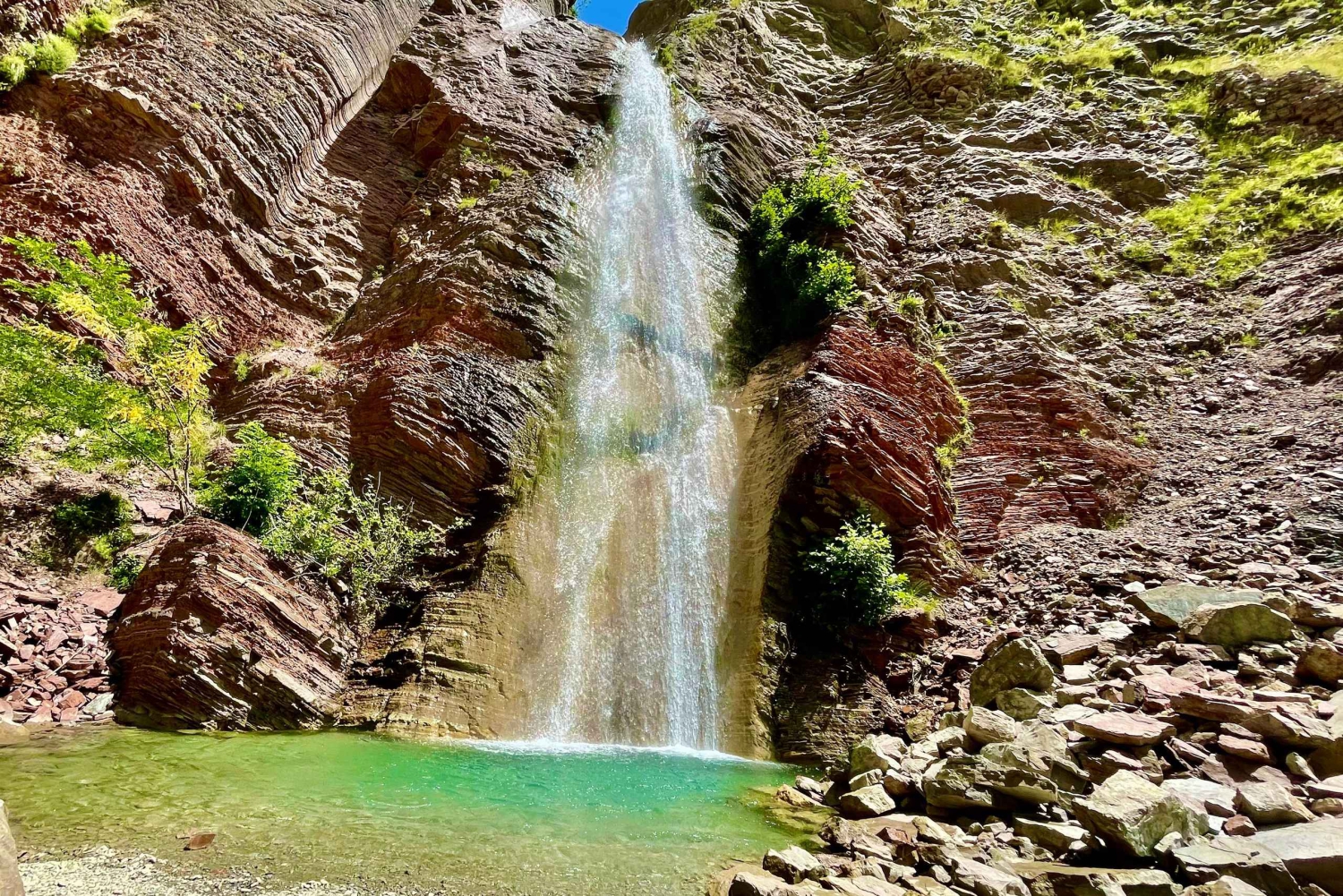Excursión de un día a la Montaña Dajti y la Cascada Shengjergj en Land Rover
