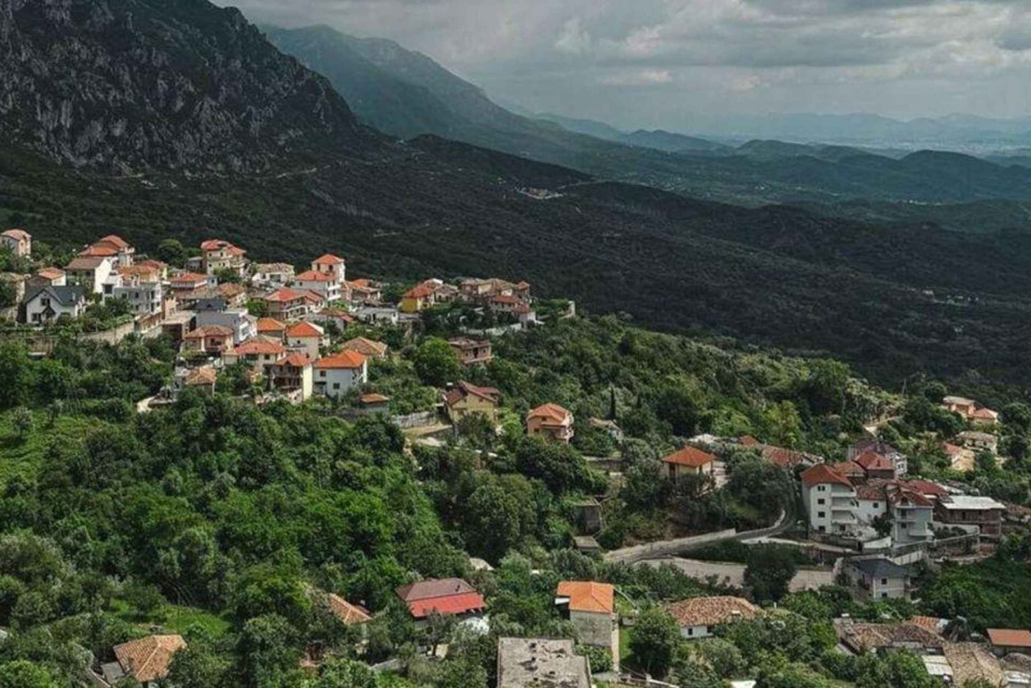 Depuis Durres/Golem : Excursion d'une journée au château de Kruja et au sanctuaire de Sari Salltik