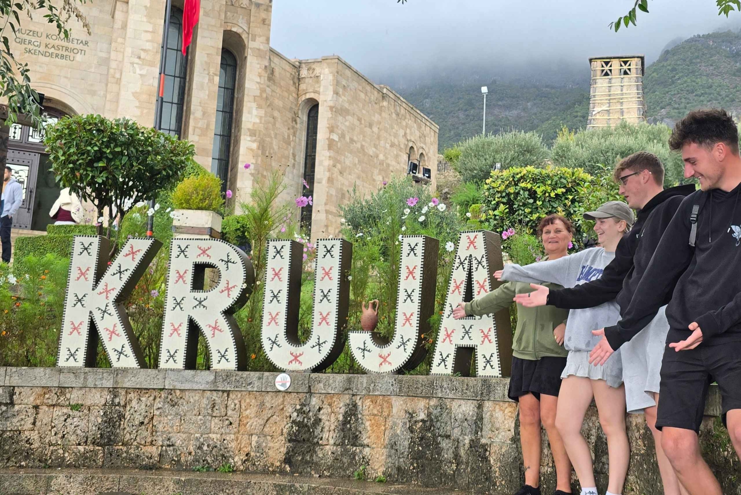 Från Durres/Golem: Kruja & Heliga berget 1100 m & Gamla basaren