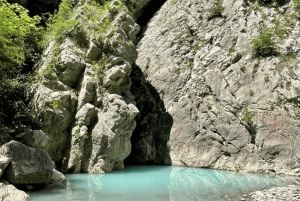 Fra Durrës/Golem/Tirana: Svømmetur og picnic i Holta Canyon