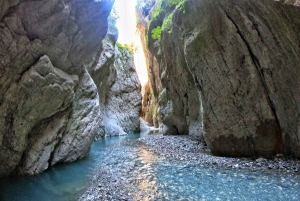 Fra Durrës/Golem/Tirana: Svømmetur og picnic i Holta Canyon