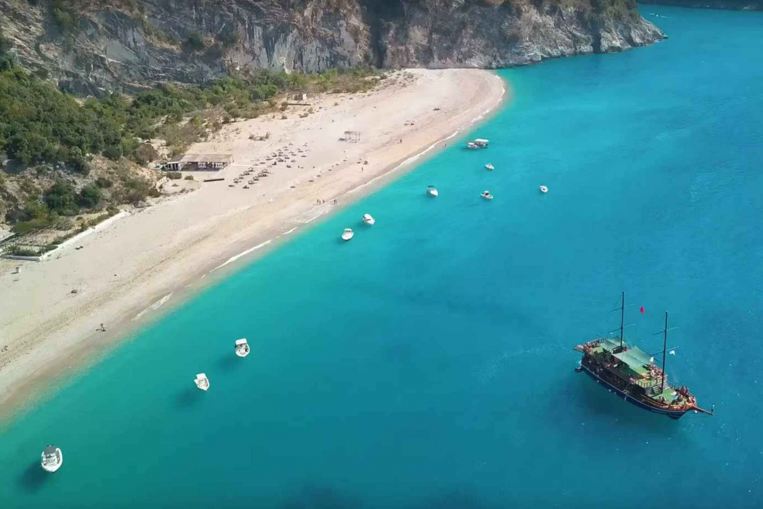 Sarandë: Tour in barca a Kroreza e Grotte nascoste con snorkeling