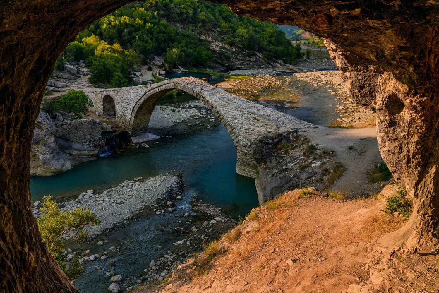 Sarandësta: Päiväretki Permetiin ja kylpylävierailu