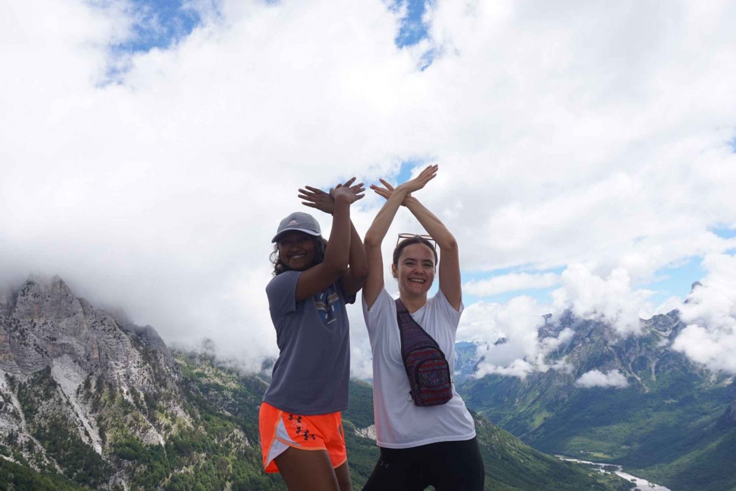 Fra Shkoder: Valbona til Theth Self Guide Hike All Inclusive