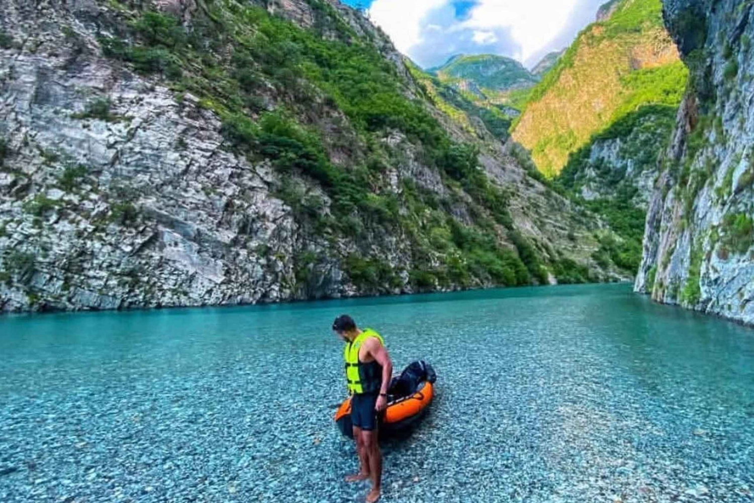 Från Shkodra Center: Shala-flodkryssning – buss- och båttur